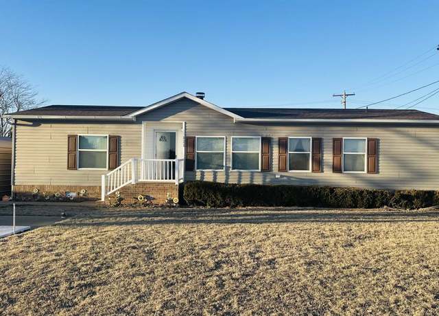 Property at 821 E A St, Watonga, OK 73772, 3 beds, 2 baths