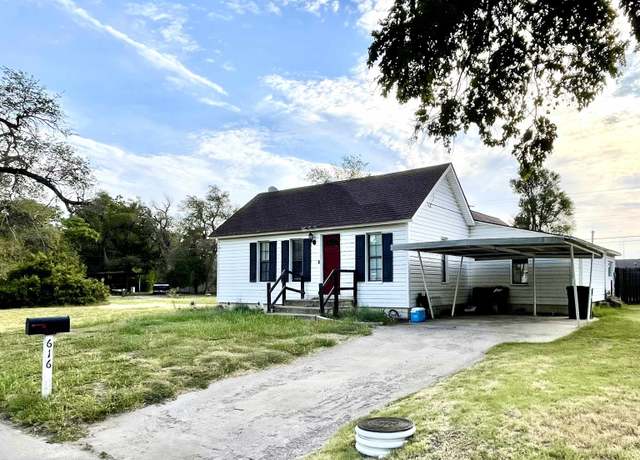 Property at 616 N Elm St, Mooreland, OK 73852, 2 beds, 1 bath