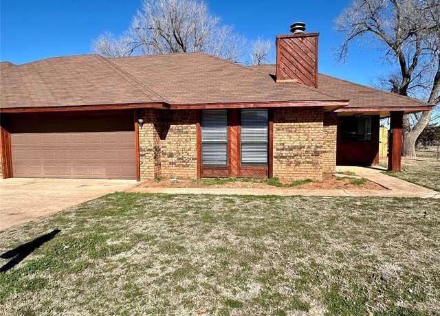 Property at 1102 Walnut St, Woodward, OK 73801, 2 beds, 1.5 baths