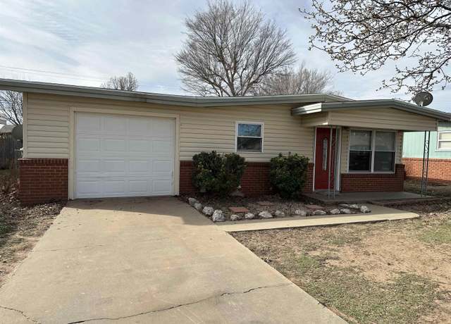 Property at 2619 Kansas Ave, Woodward, OK 73801, 2 beds, 1 bath