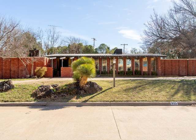 Property at 915 S Lincoln Dr, Enid, OK 73703, 3 beds, 3 baths