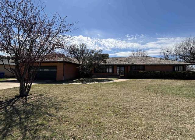 Property at 1825 Indian Dr, Enid, OK 73703, 3 beds, 3 baths