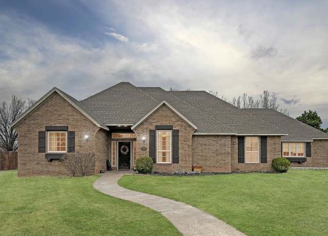 Property at 2330 Skyview Cir, Enid, OK 73703, 3 beds, 2 baths