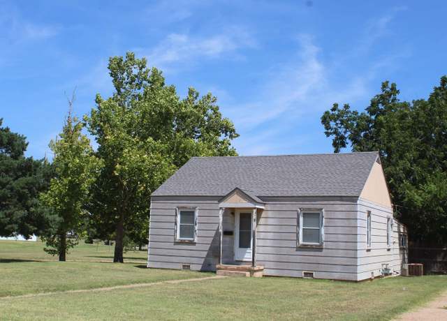 Property at 924 Elm Ave, Woodward, OK 73801, 2 beds, 2 baths