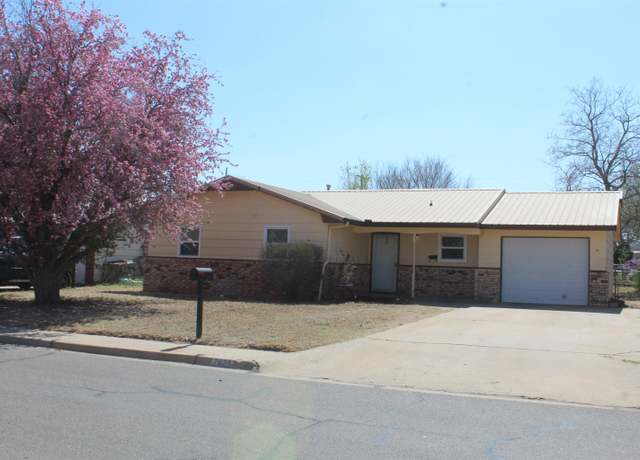 Property at 2625 Santa Fe Ave, Woodward, OK 73801, 3 beds, 1 bath