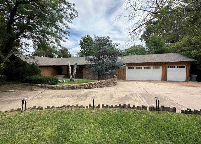 Property at 38 Country Oaks St, Woodward, OK 73801, 4 beds, 2.5 baths