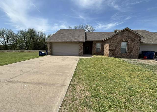 Property at 86 Abby Rd, Enid, OK 73701, 3 beds, 2 baths