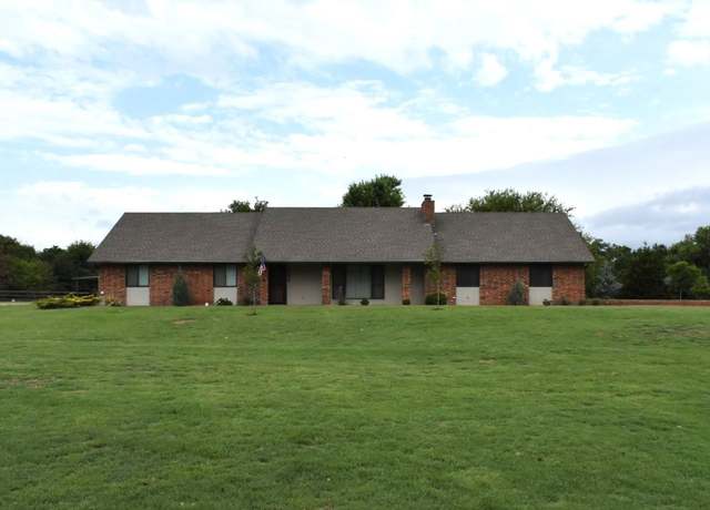 Property at 930 Bryan Dr, Enid, OK 73701, 3 beds, 2 baths