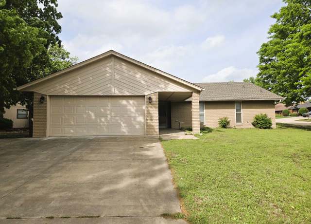 Property at 1901 Old Post Rd, Enid, OK 73703, 3 beds, 2 baths