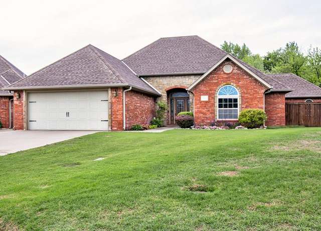 Property at 2237 Heritage Gardens Ct, Enid, OK 73703, 3 beds, 2 baths