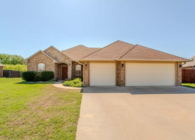 Property at 1925 Mt Vernon Rd, Enid, OK 73703, 4 beds, 2.5 baths