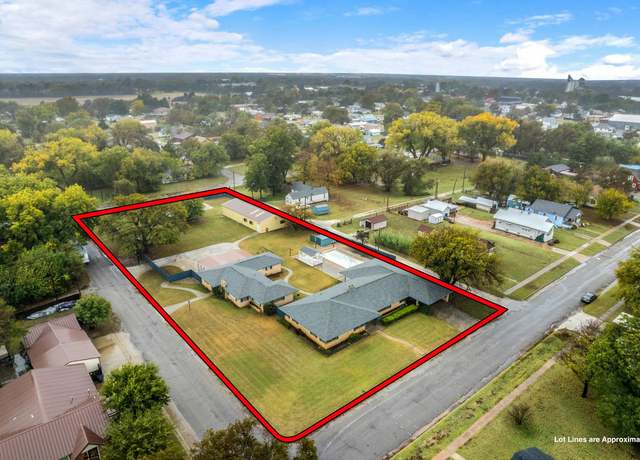 Property at 2224 Waynoka, Waynoka, OK 73860, 4 beds, 3 baths