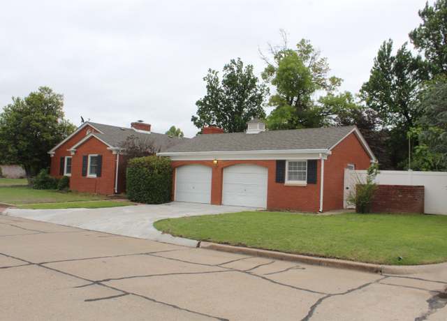 Property at 1801 Broadmoor Dr, Woodward, OK 73801, 4 beds, 3 baths
