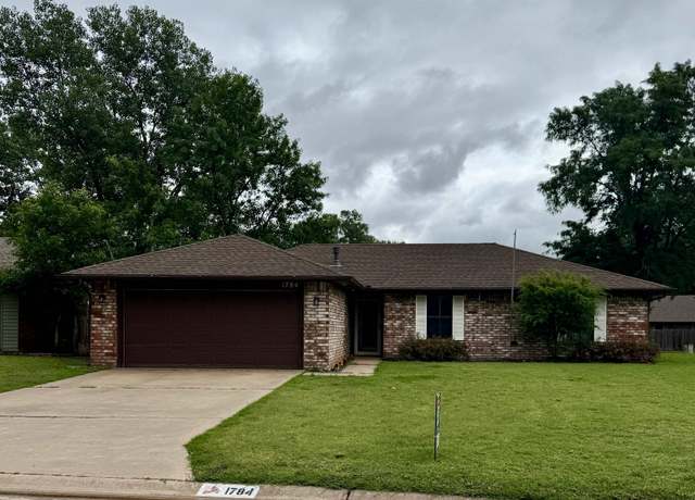 Property at 1784 Denim Ln, Enid, OK 73703, 3 beds, 2 baths
