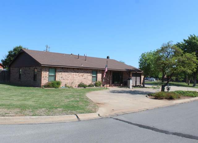 Property at 2905 Edgewater Dr, Woodward, OK 73801, 3 beds, 2 baths