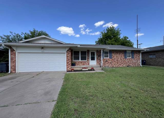 Property at 1913 Pontiac Dr, Enid, OK 73703, 3 beds, 2.5 baths