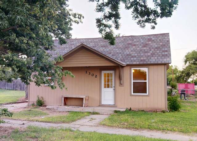 Property at 1302 Kansas Ave, Woodward, OK 73801, 2 beds, 1 bath