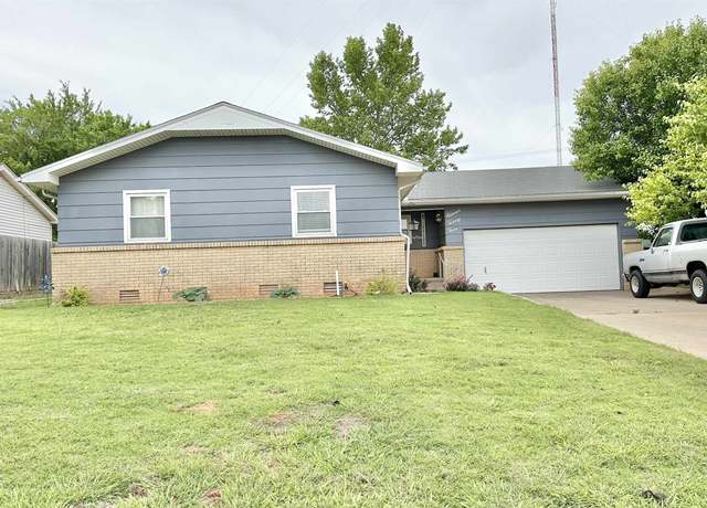 Property at 1123 Cedar Pl, Woodward, OK 73801, 3 beds, 2 baths
