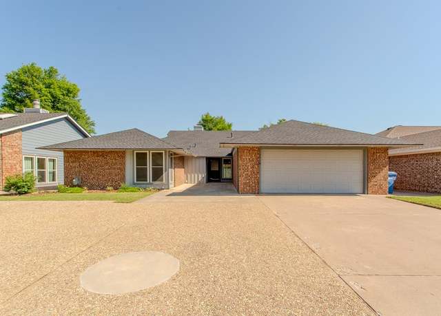 Property at 3514 Lakeshore Dr, Enid, OK 73703, 3 beds, 2 baths