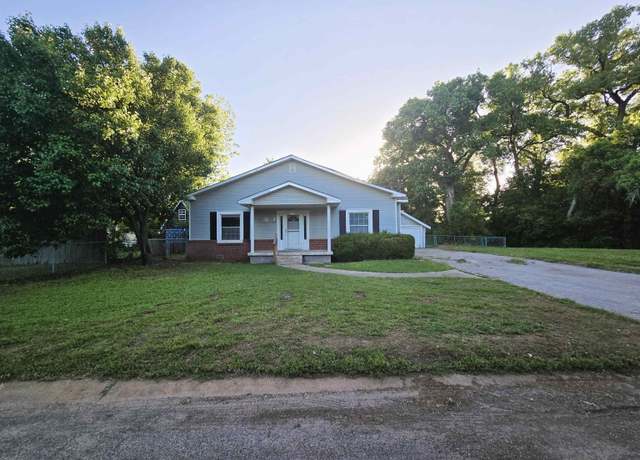 Property at 2822 N Jefferson St, Enid, OK 73701, 3 beds, 1 bath