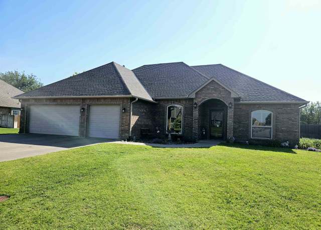 Property at 2209 Mt Vernon Rd, Enid, OK 73703, 4 beds, 3 baths