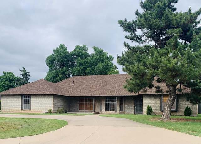 Property at 2917 Redbird Ln, Enid, OK 73703, 4 beds, 3 baths
