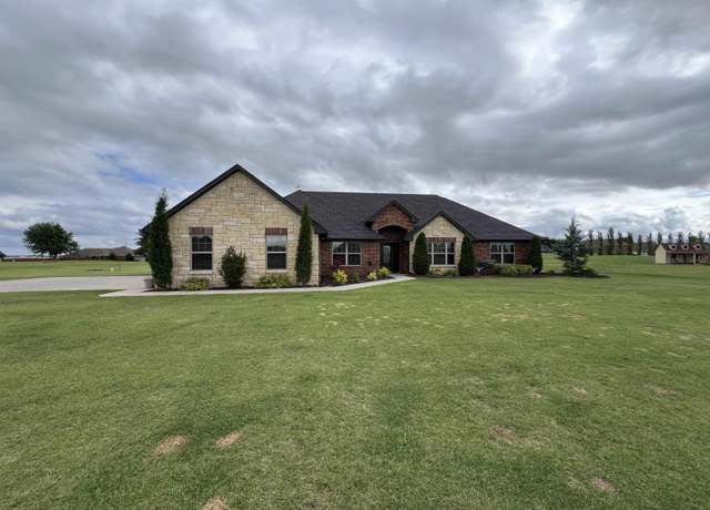 Property at 9 National Rd, Enid, OK 73703, 3 beds, 3.5 baths