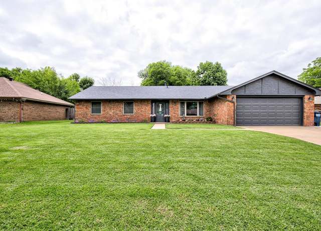 Property at 2006 Country Club Dr, Enid, OK 73703, 3 beds, 2 baths