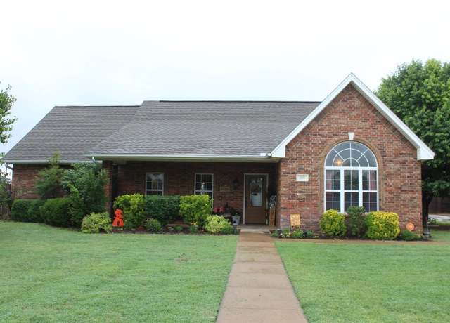 Property at 207 Redwood Dr, Woodward, OK 73801, 5 beds, 3 baths