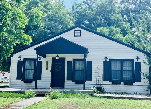 Property at 1319 N Quincy St, Enid, OK 73701, 2 beds, 1 bath