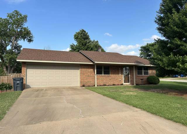 Property at 1129 Hillside Dr, Enid, OK 73701, 2 beds, 1 bath