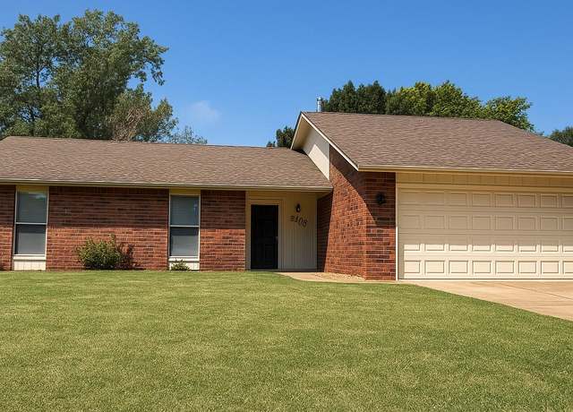 Property at 2802 Heritage Trl, Enid, OK 73703, 3 beds, 2 baths