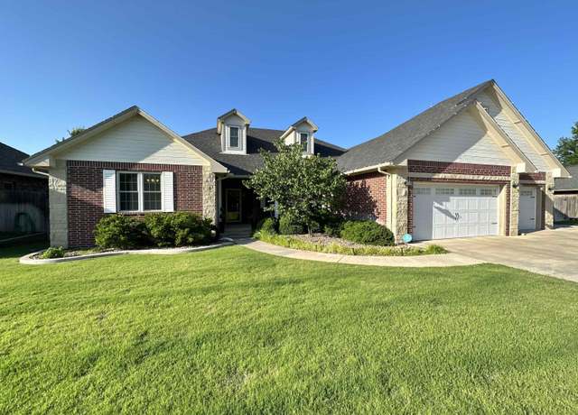 Property at 3412 Robin Dr, Woodward, OK 73801, 4 beds, 2.5 baths