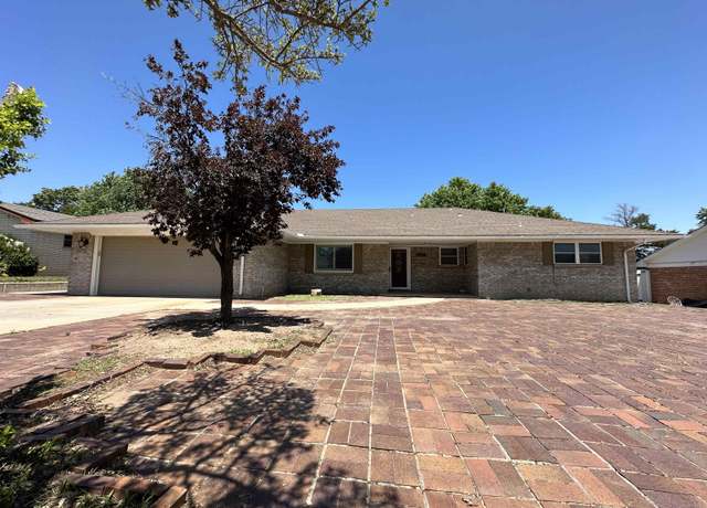 Property at 3320 Cheyenne Dr, Woodward, OK 73801, 3 beds, 2.5 baths