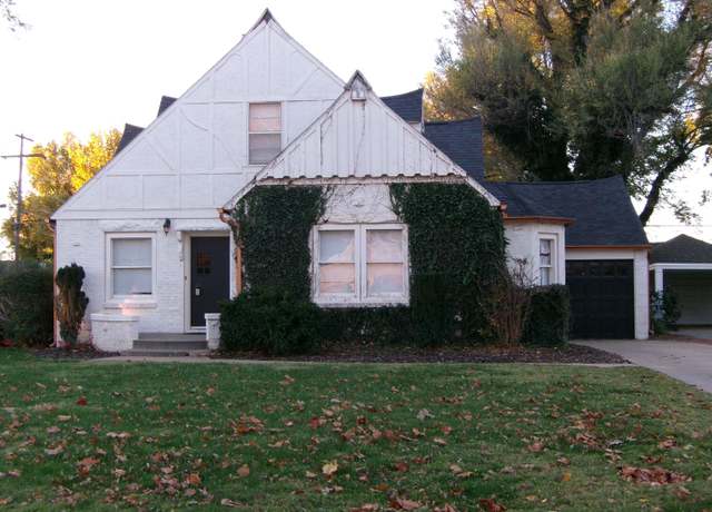 Property at 1301 Indian Dr, Enid, OK 73703, 3 beds, 2 baths