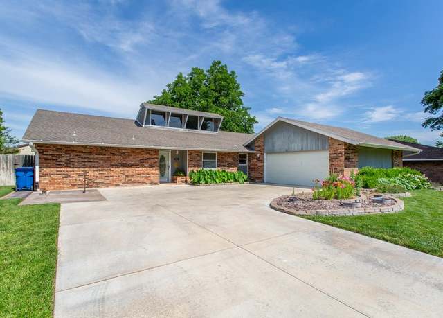 Property at 2014 Country Club Dr, Enid, OK 73703, 3 beds, 2 baths