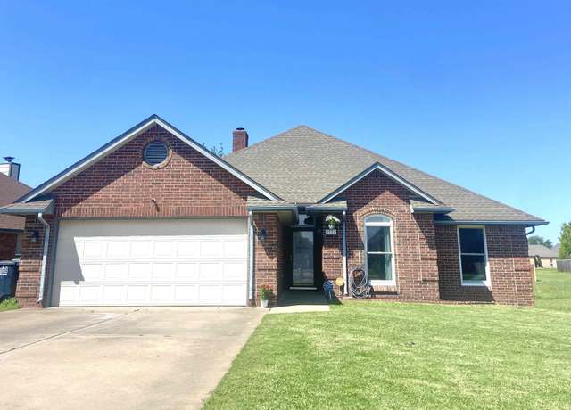 Property at 2114 Constitution Ave, Enid, OK 73703, 4 beds, 2 baths