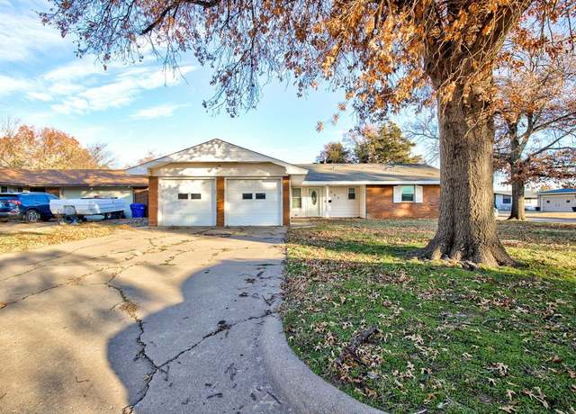 Property at 2302 Seminole Ave, Enid, OK 73703, 4 beds, 2 baths