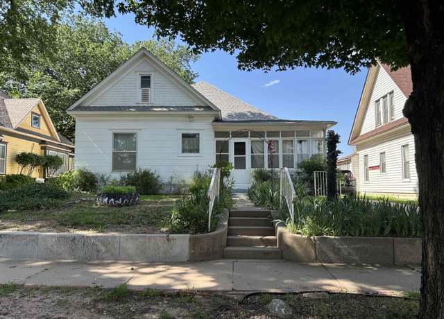 Property at 710 W Oklahoma Ave, Enid, OK 73701, 3 beds, 2 baths