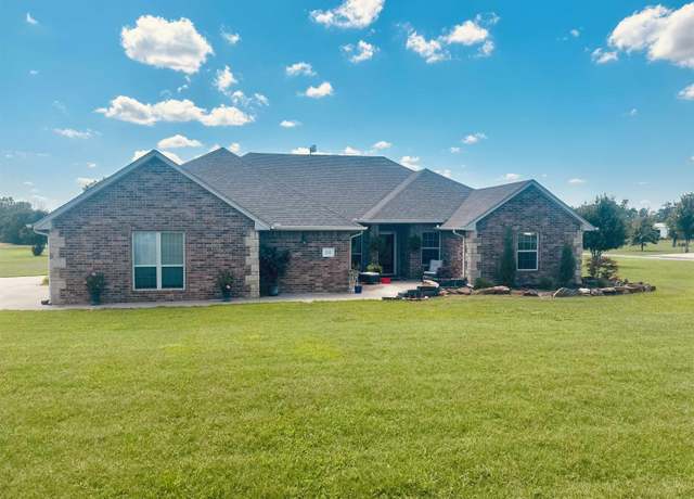 Property at 212 Tanglewood Dr, Enid, OK 73701, 4 beds, 3 baths