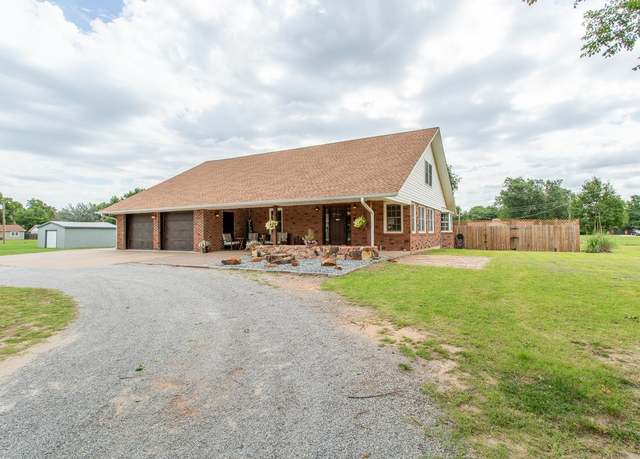 Property at 411 N Coolidge St, Enid, OK 73703, 4 beds, 2.5 baths