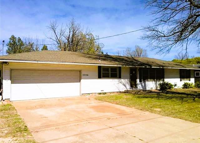 Property at 3206 W Chestnut Ave, Enid, OK 73703, 3 beds, 2 baths