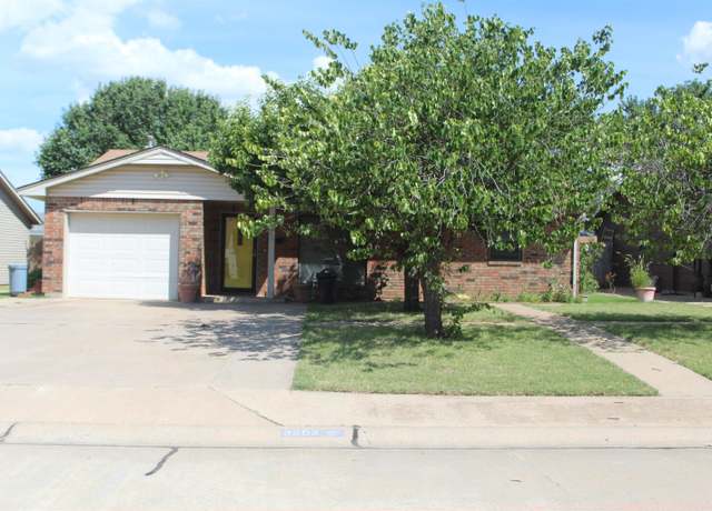 Property at 3202 Bent Creek Dr, Woodward, OK 73801, 3 beds, 1.5 baths