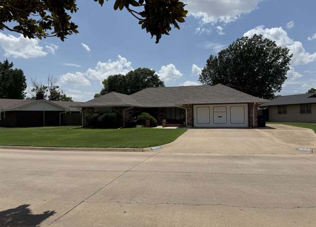 Property at 134 S Hoover St, Enid, OK 73703, 3 beds, 2 baths