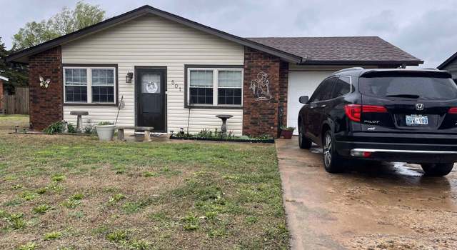 Photo of 501 Highland Dr, Waukomis, OK 73773