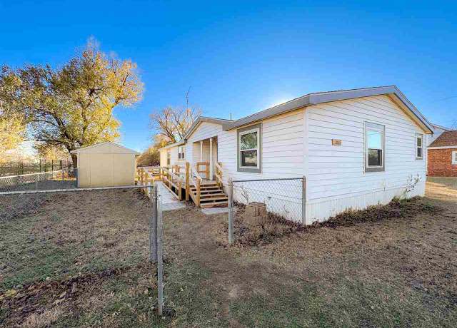 Property at 2628 Austin Rd, Ponca City, OK 74601, 3 beds, 2 baths