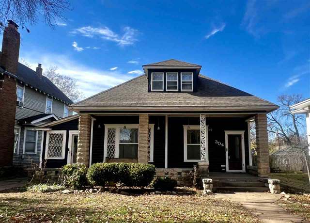 Property at 304 N 6th, Ponca City, OK 74601, 5 beds, 2 baths