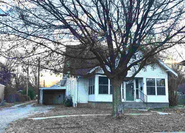 Property at 100 S 4th, Tonkawa, OK 74653, 4 beds, 1 bath
