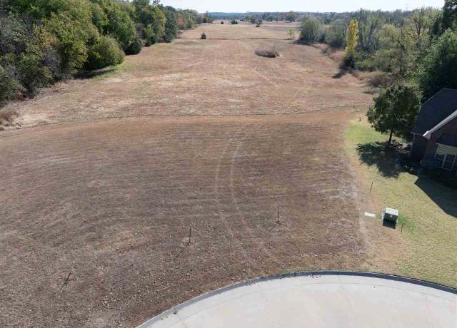 Property at 5 Spring Village Ct, Ponca City, OK 74604