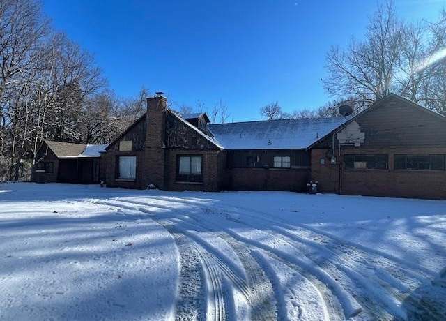 Property at 1700 Lake Rd, Ponca City, OK 74604, 4 beds, 2 baths